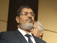 Мурси привезли в суд на вертолете. Сторонники уже собирают народ на демонстрацию